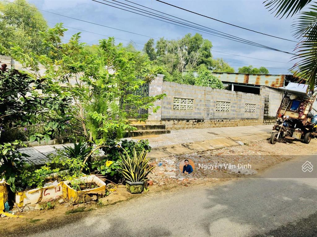 6.5 tỷ cực đẹp sổ sẵn, 580m2  có 20m mặt tiền  có 180 thổ cư giá 6ty5, đường ngô quyền trung tâm