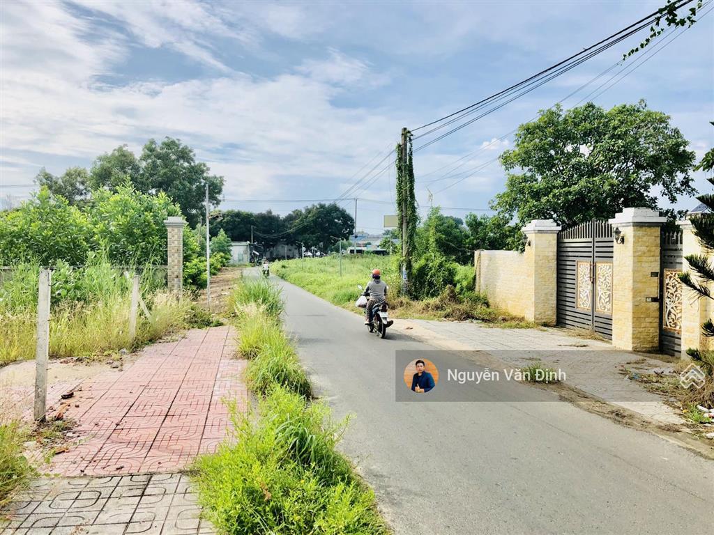 6.5 tỷ cực đẹp sổ sẵn, 580m2  có 20m mặt tiền  có 180 thổ cư giá 6ty5, đường ngô quyền trung tâm