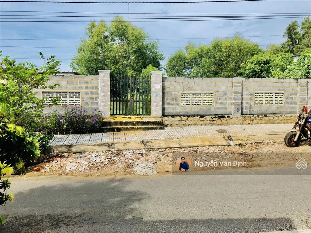 6.5 tỷ cực đẹp sổ sẵn, 580m2  có 20m mặt tiền  có 180 thổ cư giá 6ty5, đường ngô quyền trung tâm