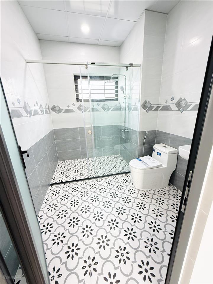 Cho thuê nhà mặt tiền hoàng sa cách bến du thuyền 100m, hoàn thiện cơ bản + có sẵn thang máy