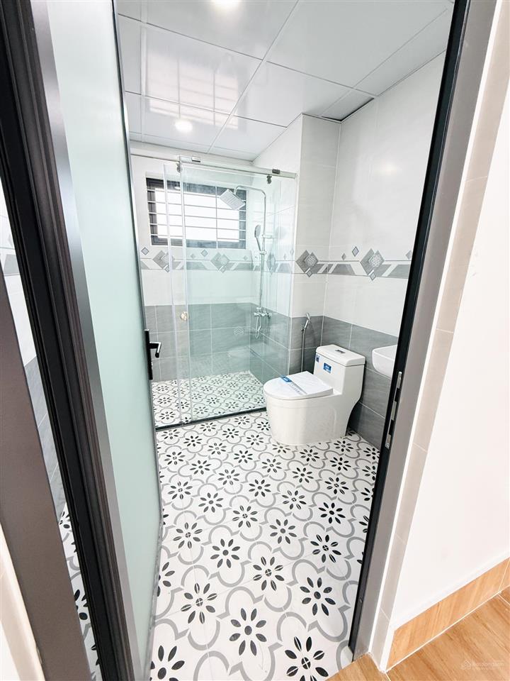 Cho thuê nhà mặt tiền hoàng sa cách bến du thuyền 100m, hoàn thiện cơ bản + có sẵn thang máy