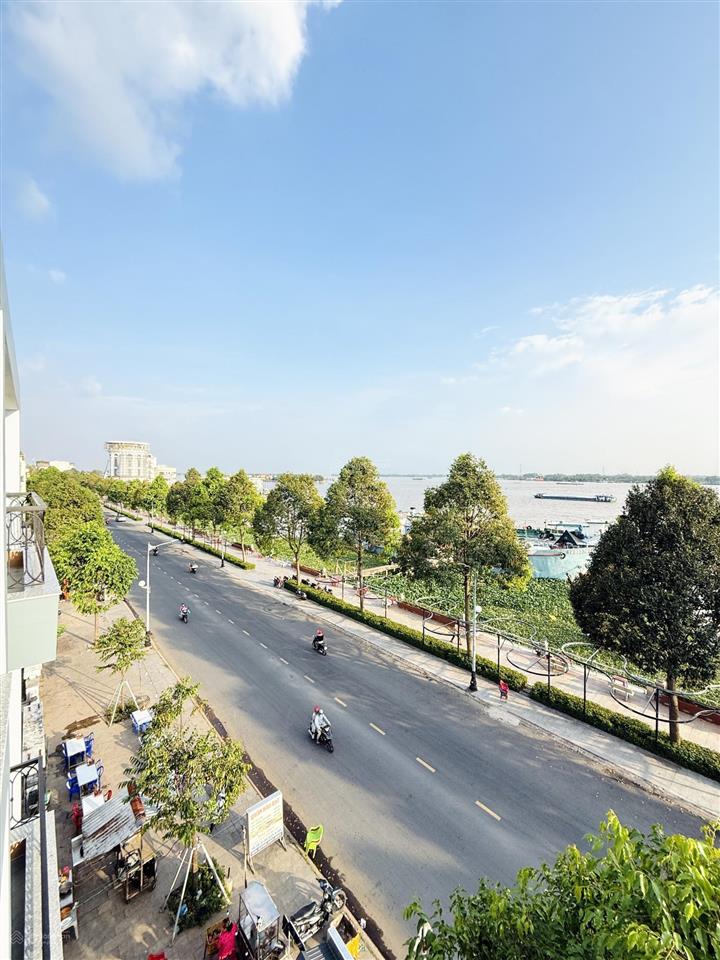 Cho thuê nhà mặt tiền hoàng sa cách bến du thuyền 100m, hoàn thiện cơ bản + có sẵn thang máy