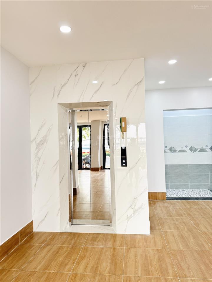 Cho thuê nhà mặt tiền hoàng sa cách bến du thuyền 100m, hoàn thiện cơ bản + có sẵn thang máy