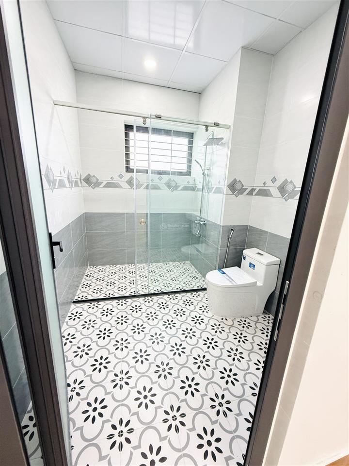 Cho thuê nhà mặt tiền hoàng sa cách bến du thuyền 100m, hoàn thiện cơ bản + có sẵn thang máy