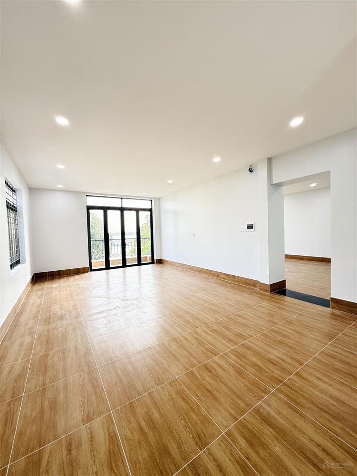 Cho thuê nhà mặt tiền hoàng sa cách bến du thuyền 100m, hoàn thiện cơ bản + có sẵn thang máy