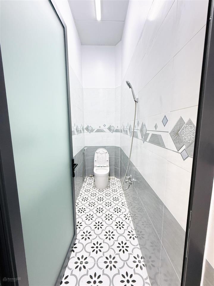 Cho thuê nhà mặt tiền hoàng sa cách bến du thuyền 100m, hoàn thiện cơ bản + có sẵn thang máy