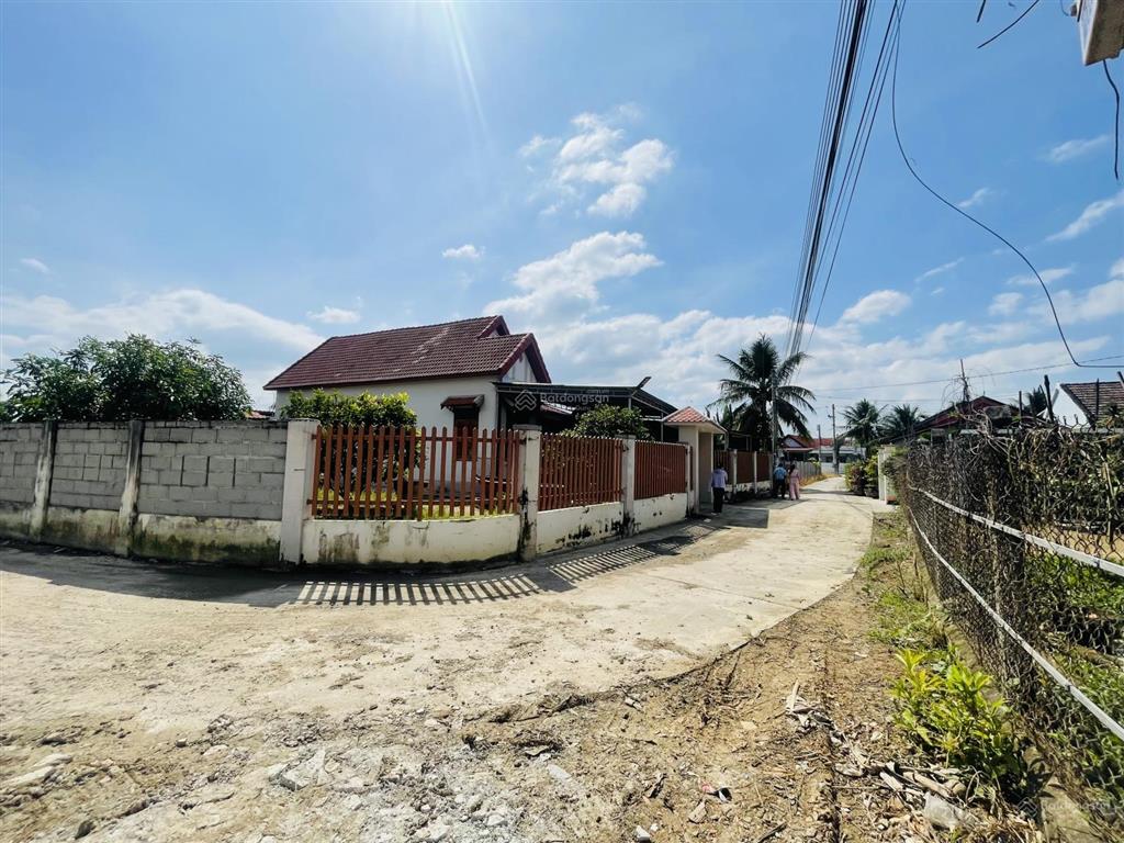 Diên điền đường thông ô tô gần chợ trên hương lộ 5