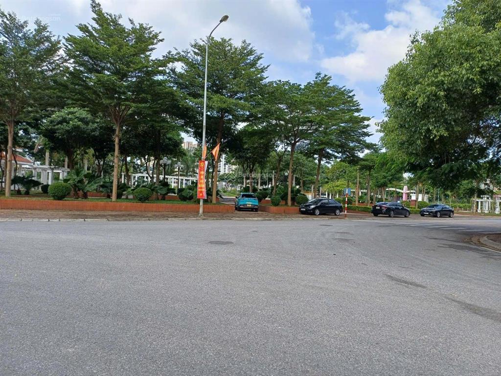 Bán nhà phố lâm hạ phường bồ đề hà nội dt 113,9 m2 mặt tiền 7m view hồ và vườn hoa.  0961 833 ***