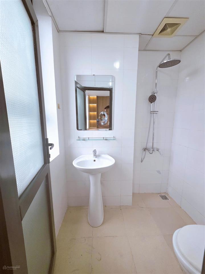Chính chủ gửi bán căn 2 phòng ngủ 65m2 tòa ct2 kđt tây mỗ, full đồ sẵn sổ đỏ lâu dài