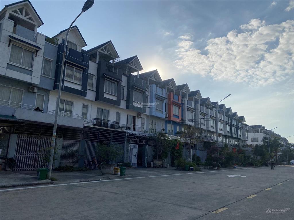 Liền kề mặt phố trung tâm dân cư tri thức cao cách biển 500m gần trường chợ đi lại thuận tiện