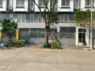 Liền kề mặt phố trung tâm dân cư tri thức cao cách biển 500m gần trường chợ đi lại thuận tiện