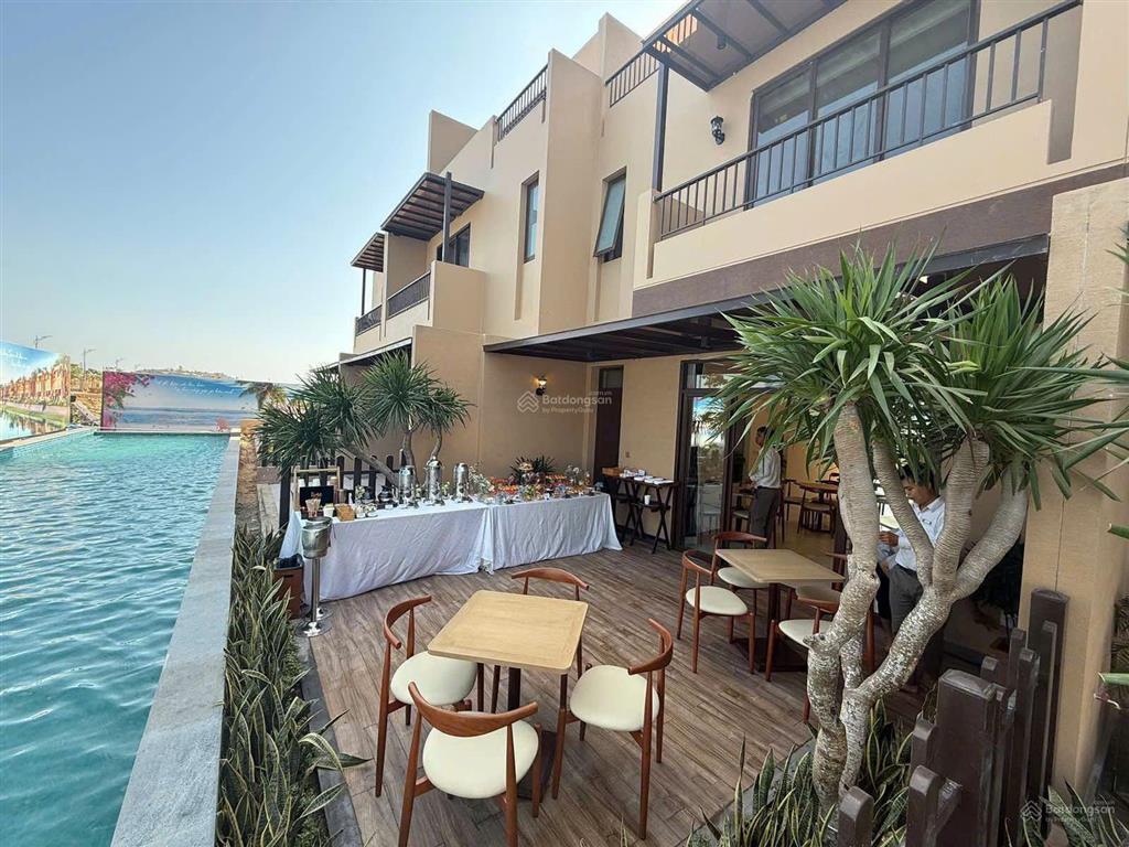 Nhà phố nghỉ dưỡng hồ bơi riêng bãi dài chỉ hơn 7 tỷ/căn sổ hồng lâu dài   0939 834 *** em phúc