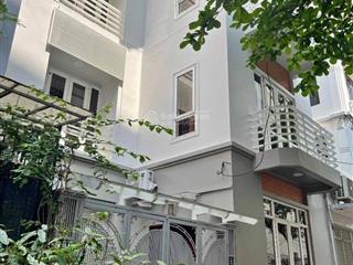Cho thuê nhà cổ nhuế, dt 120m2, 5 tầng, mt 7.5m, thông sàn, thang máy