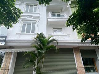 Cho thuê nhà thành phố giao lưu, dt 120m2, 5 tầng, mt 7.5m, thông sàn, thang máy