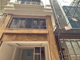 Cho thuê nhà hoàng quốc việt, dt 95m2, 4 tầng, mt 4m, nhà đẹp, vào luôn, 40tr/tháng
