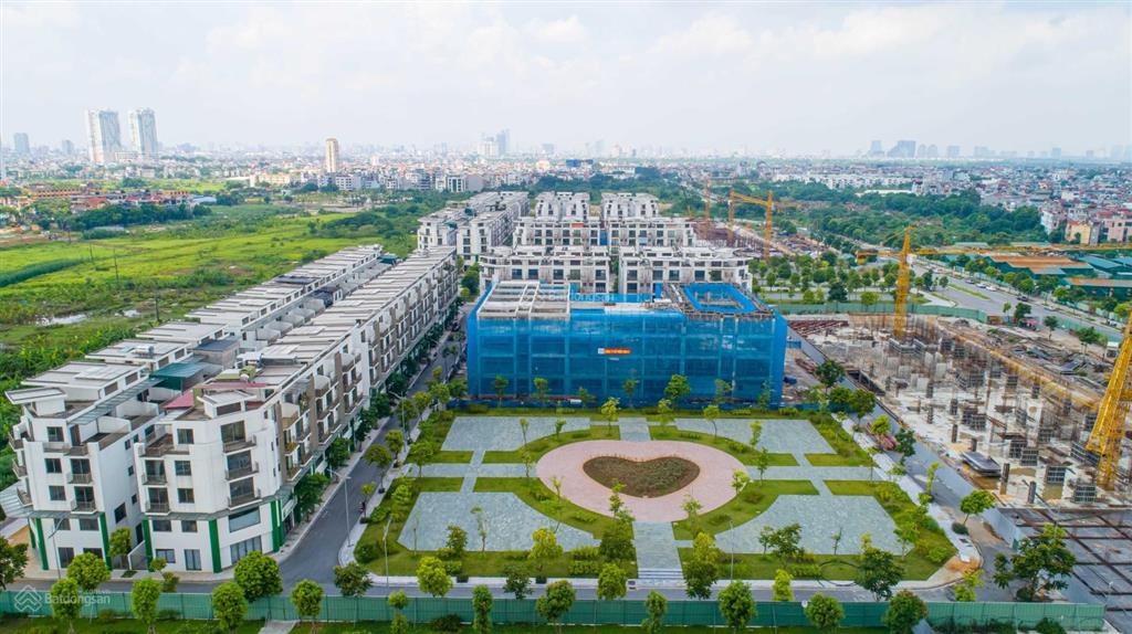 Cần bán căn góc sẻ khe 3 mặt thoáng dt 100m2, mt 6,2m vị trí đẹp, đối diện chung cư  0981 691 ***