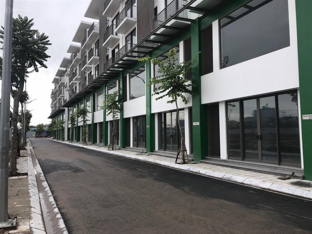 Cần bán căn góc sẻ khe 3 mặt thoáng dt 100m2, mt 6,2m vị trí đẹp, đối diện chung cư  0981 691 ***