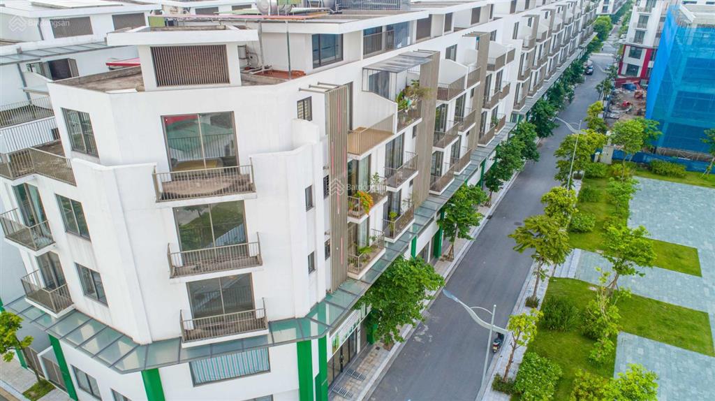 Cần bán căn góc sẻ khe 3 mặt thoáng dt 100m2, mt 6,2m vị trí đẹp, đối diện chung cư  0981 691 ***