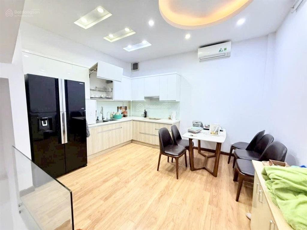 Nhỉnh 21 tỷ nhà hoàng quốc việt 65m2 phân lô ô tô vào nhà, ngõ thông,2 mặt thoáng vĩnh viễn,khu víp