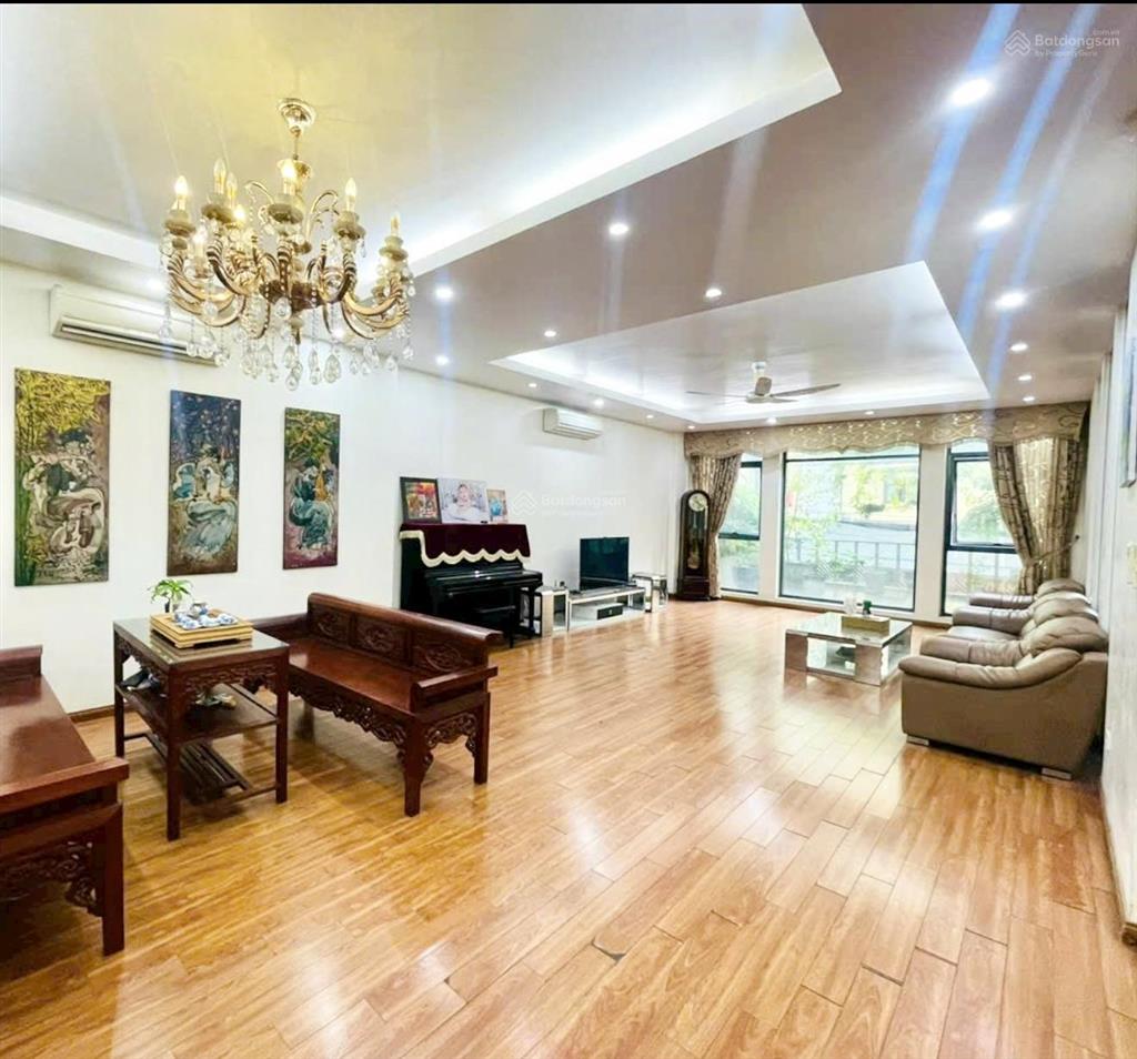 Nhỉnh 21 tỷ nhà hoàng quốc việt 65m2 phân lô ô tô vào nhà, ngõ thông,2 mặt thoáng vĩnh viễn,khu víp