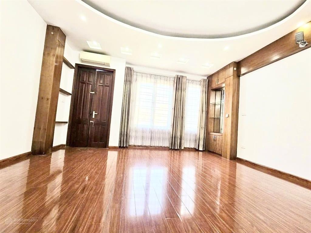 Nhà ngõ thông ô tô tránh hoàng sâm800a, 2 mặt thoáng, kinh doanh, gần phố, phân lô cán bộ. ở sướng