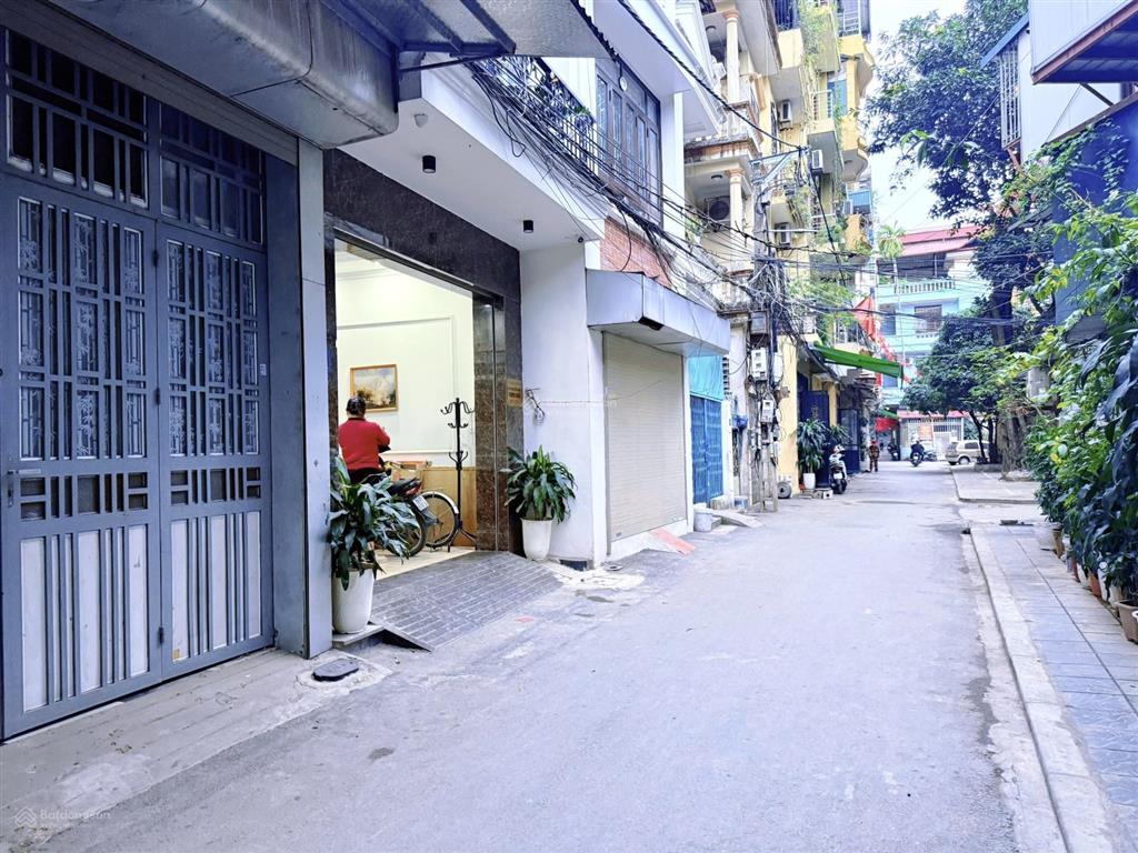 Nhà ngõ thông ô tô tránh hoàng sâm800a, 2 mặt thoáng, kinh doanh, gần phố, phân lô cán bộ. ở sướng