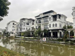 Biệt thự song lập view hồ ngọc trai ngón tay hoàn thiện full nội thất