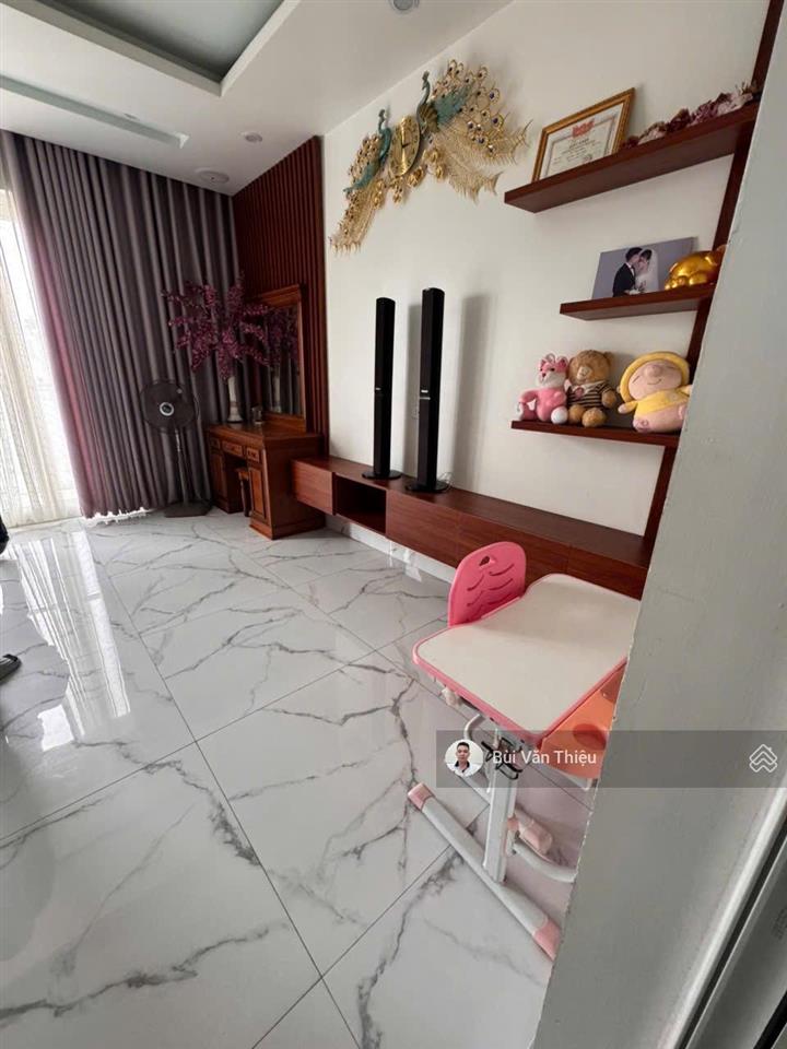 Nhà mặt đường nguyễn công hòa 6 tầng có thang máy