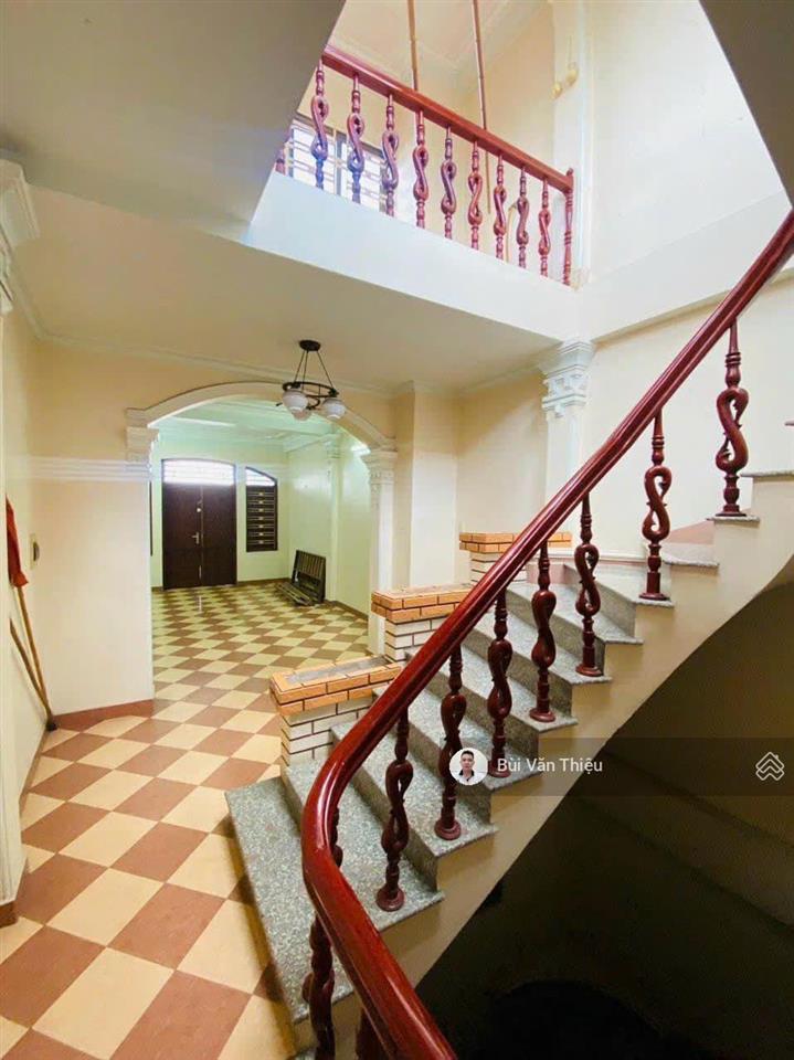 Bán nhà mặt phố hai bà trưng vị trí đẹp kinh doanh sầm uất, vỉa hè rộng