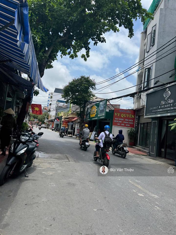 Mặt đường miếu hai xã lô góc diện tích 100m2 ngang 5.2m đang kinh doanh cực tốt