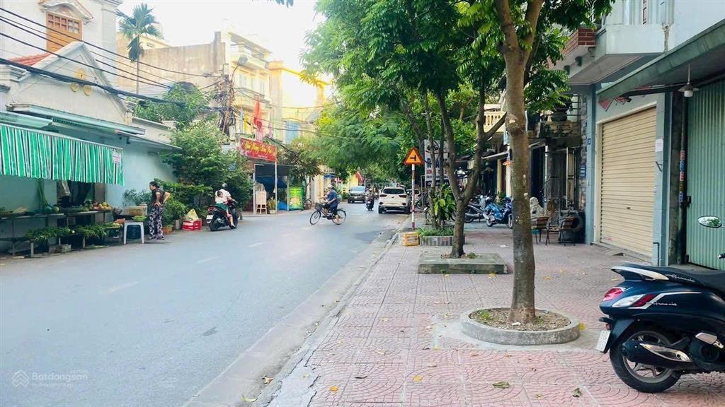 Lô đất siêu đẹp mặt đường trại lẻ, vỉa hè 5m, kinh doanh buôn bán sầm uất