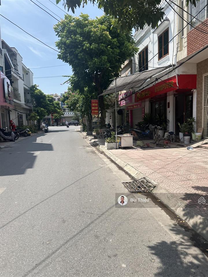 Lô đất siêu đẹp mặt đường trại lẻ, vỉa hè 5m, kinh doanh buôn bán sầm uất