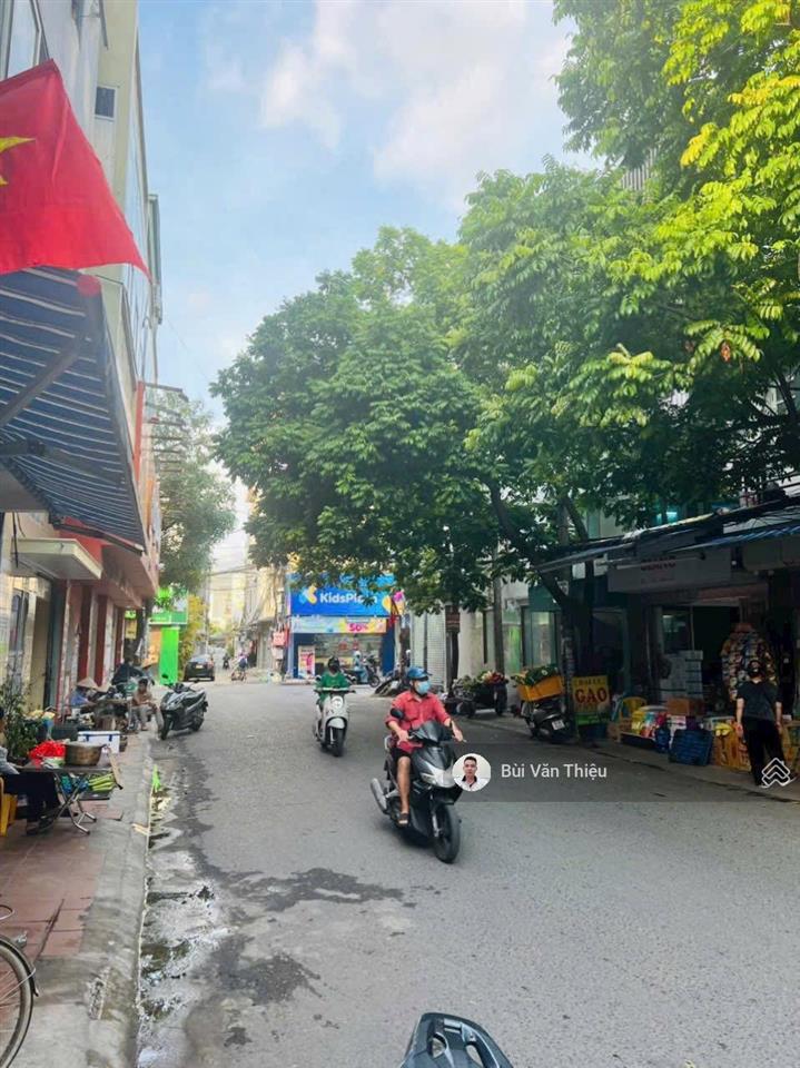 Bán nhà mặt đường khúc thừa dụ 1  vị trí đẹp kinh doanh cực tốt