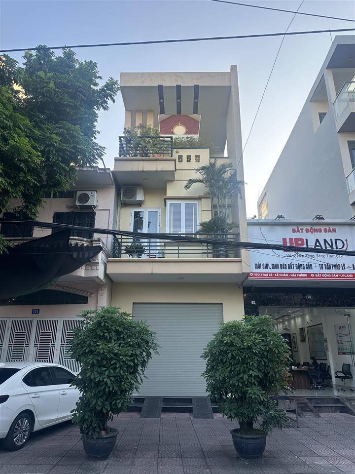 Bán nhà mặt đường trại lẻ, 11,5 tỷ, 81m2, chính chủ vỉa hè 6m kinh doanh tốt