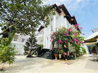 98 tỷ / biệt thự  nguyễn văn hưởng [ quận.2 ]  ngang  20m x dài  20m / 450m2  3 tầng