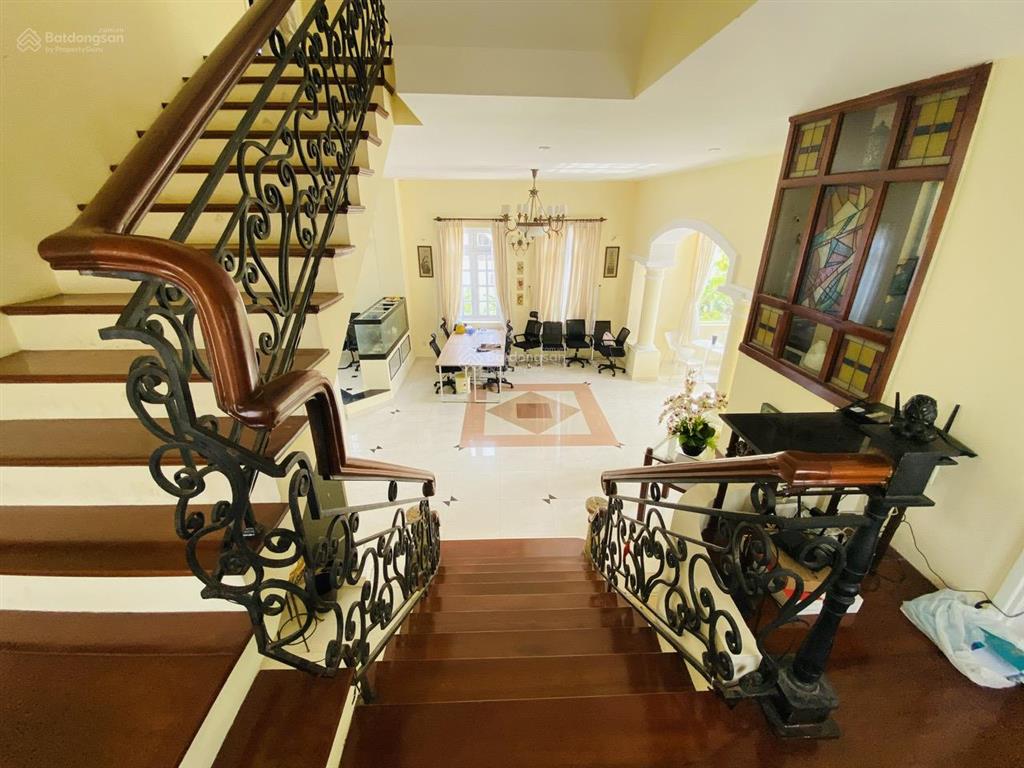 98 tỷ / biệt thự  nguyễn văn hưởng [ quận.2 ]  ngang  20m x dài  20m / 450m2  3 tầng