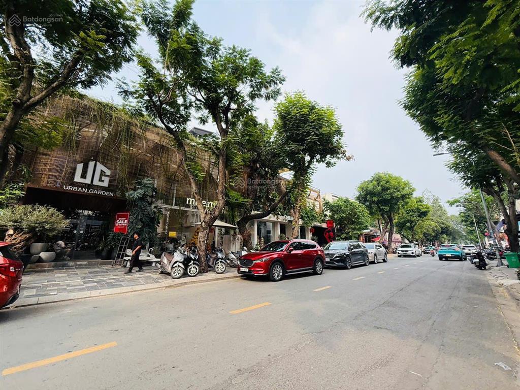390 tỷ  mặt tiền / xuân thủy  ngang 25m  dài 45m / cn  1.100m2  2 tầng / cho thuê 195 triệu/th