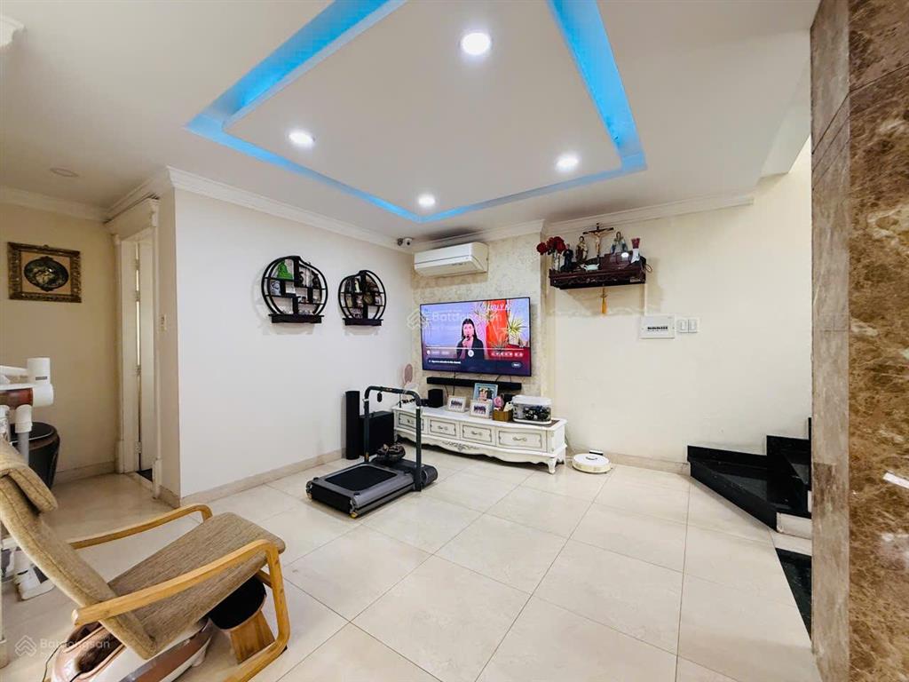 36 tỷ  mặt tiền / trường sa " ngay thảo cầm viên "  ngang 12m  cn  148m².  12 chdv / 125 triệu