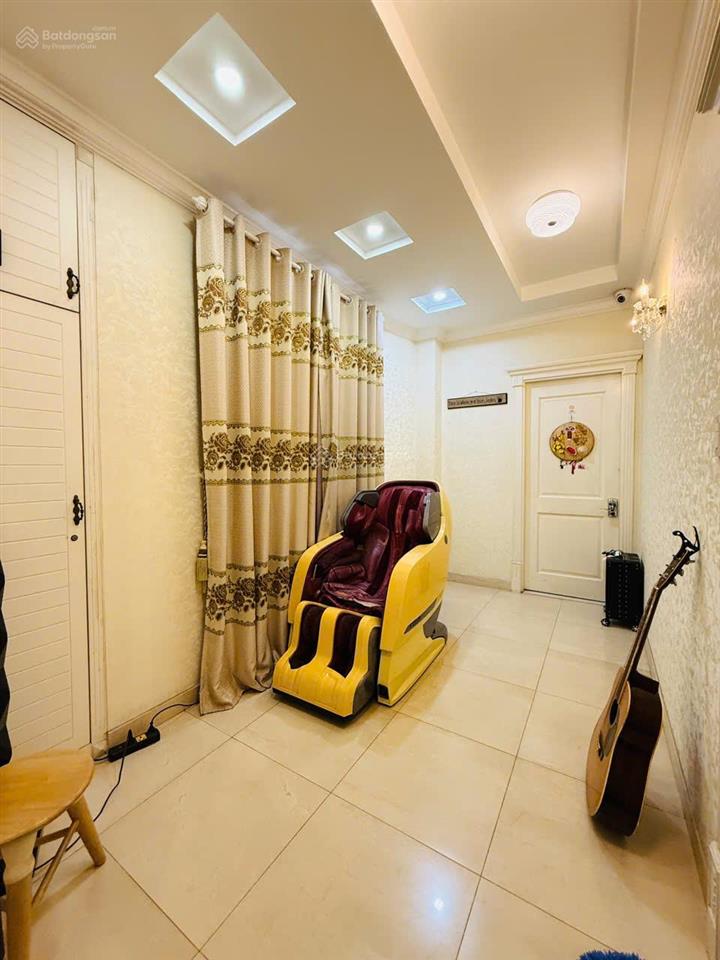 36 tỷ  mặt tiền / trường sa " ngay thảo cầm viên "  ngang 12m  cn  148m².  12 chdv / 125 triệu