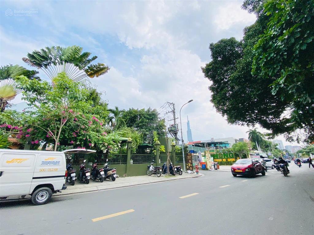 520 tỷ  mặt tiền / xuân thủy  25x56m / cn 1.400m2  hđt 150 triệu/tháng  cpxd hầm 10 tầng