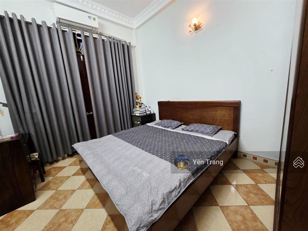 Bán nhà phùng chí kiên, lô góc, sẵn ở, dt 42m2 x 4 tầng, chỉ 10.8 tỷ.