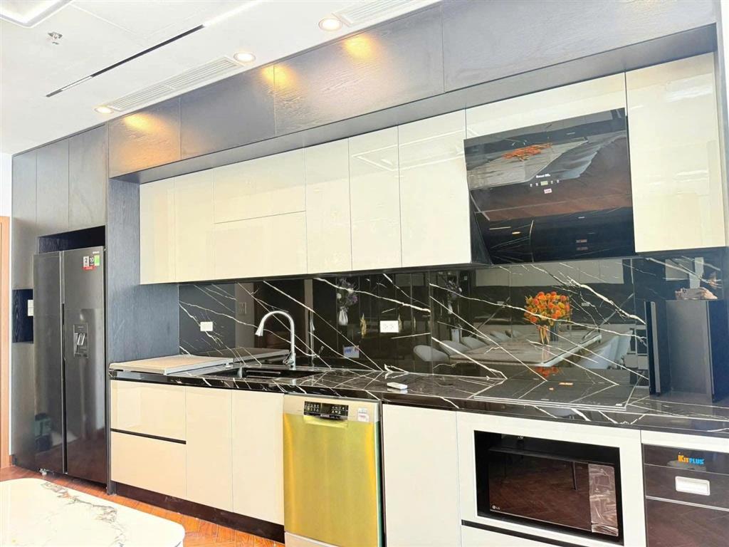 Hiếm có! nhà mới đẹp, 3 thoáng, thang máy nhập phố nguyễn chánh,cầu giấy 50m2*6t,mt8m. giá 13.6 tỷ