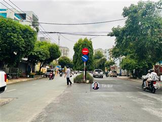 Nhà đẹp 3 tấm  xây kiên cố  hoàn công đủ mặt tiền đại lộ iii  đường 30m. đối diện global city.