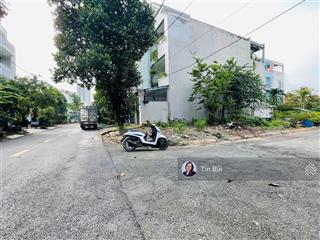 01 lô góc 3 mặt tiền kdc 10 mẫu, sát bên lake view  global city. cách song hanh chỉ 200m. dân trí