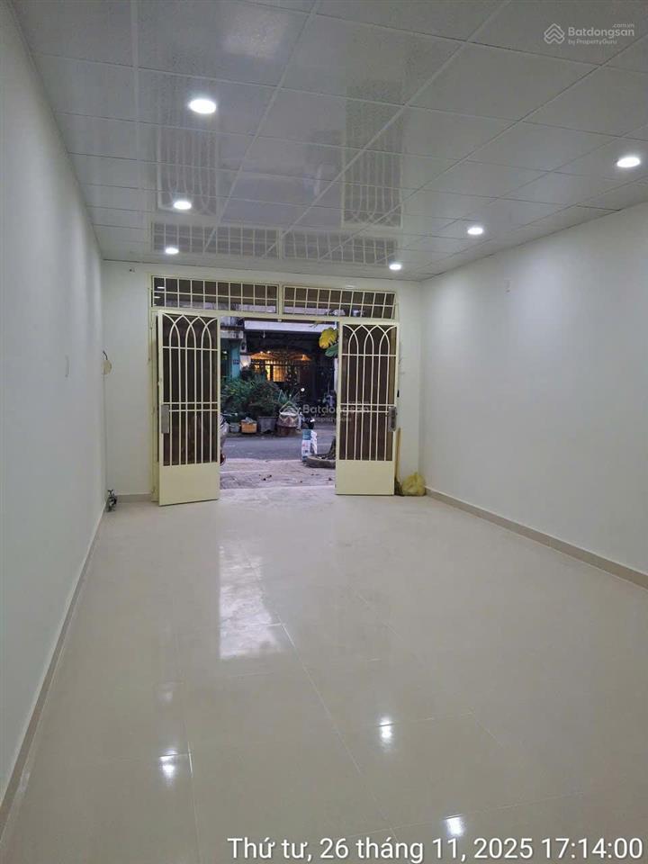 Nhà đẹp ở ngay kdc đồng bộ ngay trường tiểu học phước bình cho thuê. 100m2 có sân đậu xe hơi