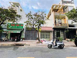 Nhà đẹp ở ngay kdc đồng bộ ngay trường tiểu học phước bình cho thuê. 100m2 có sân đậu xe hơi