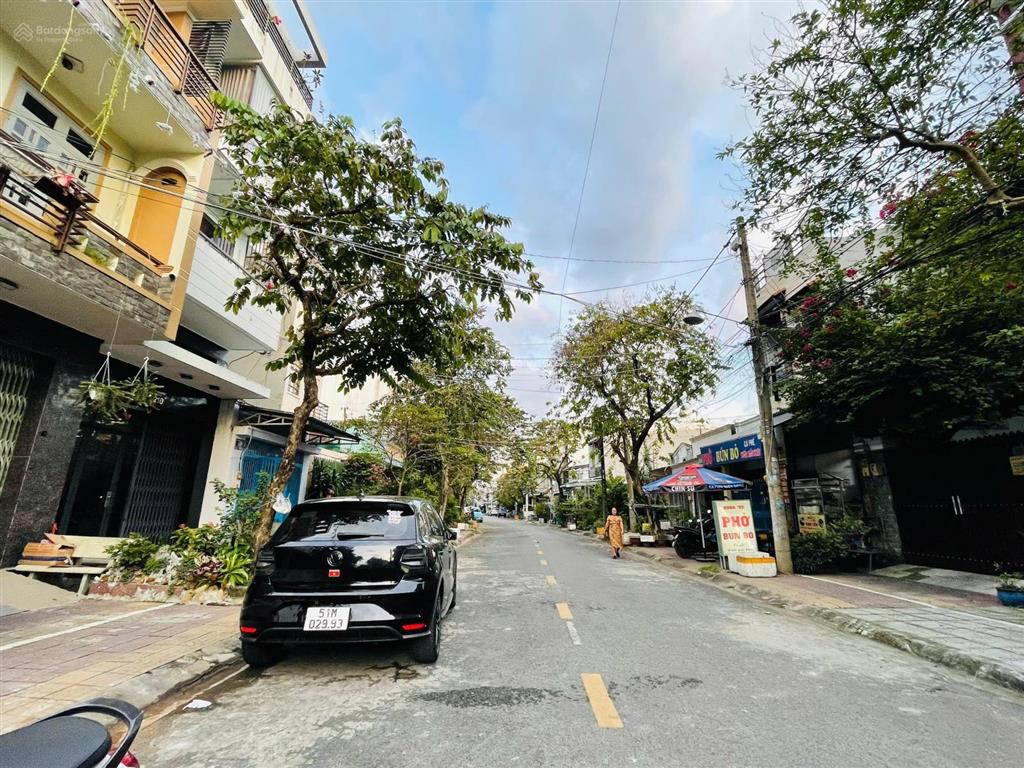 Nhà đẹp ở ngay kdc đồng bộ ngay trường tiểu học phước bình cho thuê. 100m2 có sân đậu xe hơi