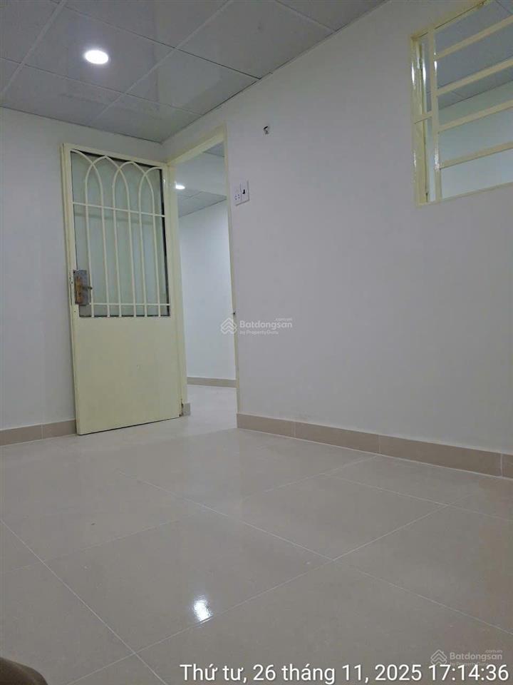 Nhà đẹp ở ngay kdc đồng bộ ngay trường tiểu học phước bình cho thuê. 100m2 có sân đậu xe hơi