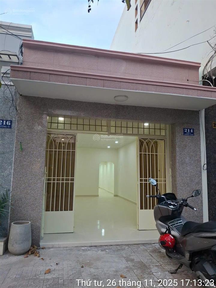 Nhà đẹp ở ngay kdc đồng bộ ngay trường tiểu học phước bình cho thuê. 100m2 có sân đậu xe hơi