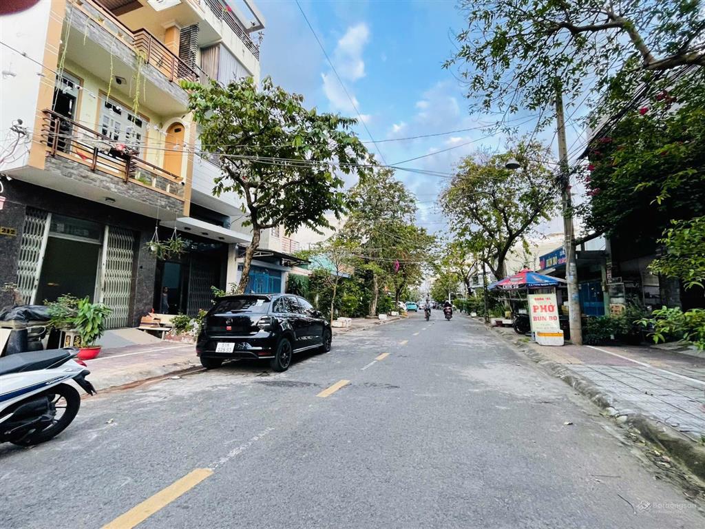 Nhà đẹp ở ngay kdc đồng bộ ngay trường tiểu học phước bình cho thuê. 100m2 có sân đậu xe hơi